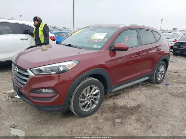 KM8J3CA42JU783035 2018 HYUNDAI TUCSON - Image 2