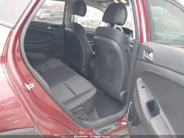 KM8J3CA42JU783035 2018 HYUNDAI TUCSON - Image 8