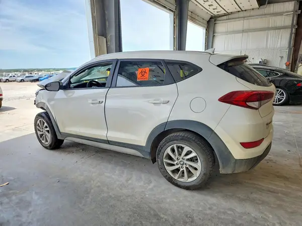 KM8J3CA42JU798764 2018 HYUNDAI TUCSON - Image 2