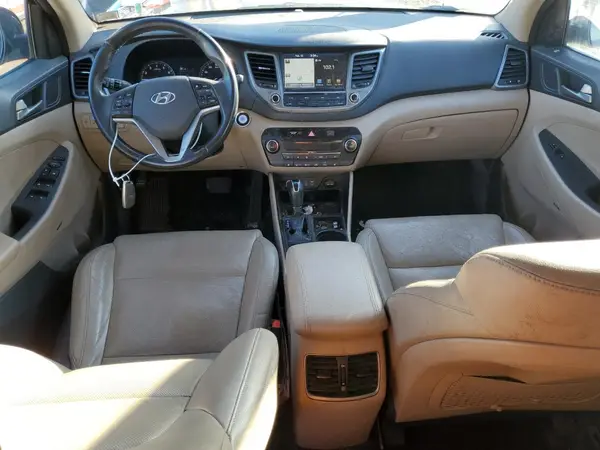 KM8J3CA42JU830564 2018 HYUNDAI TUCSON - Image 8
