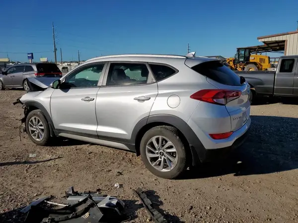 KM8J3CA42JU830774 2018 HYUNDAI TUCSON - Image 2