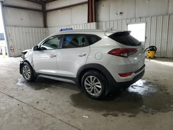 KM8J3CA42JU832735 2018 HYUNDAI TUCSON - Image 2