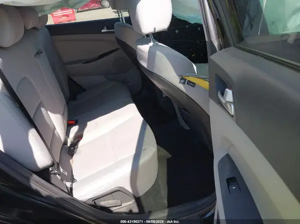 KM8J3CA42KU851285 2019 HYUNDAI TUCSON - Image 8