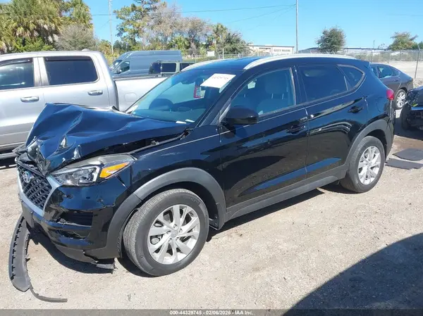 KM8J3CA42LU177575 2020 HYUNDAI TUCSON - Image 2
