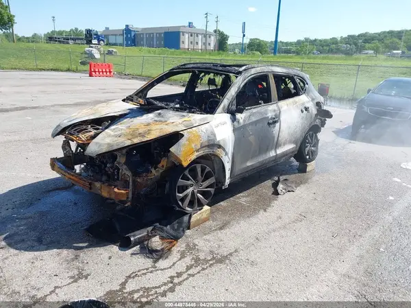 KM8J3CA42LU281175 2020 HYUNDAI TUCSON - Image 2