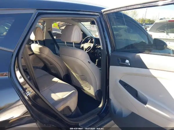 KM8J3CA43GU085820 2016 HYUNDAI TUCSON - Image 8