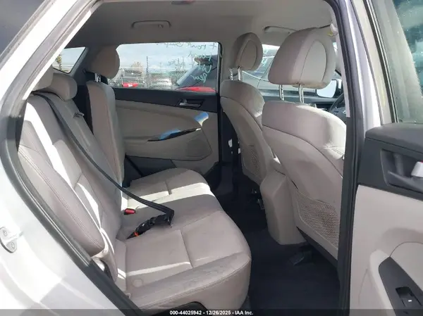 KM8J3CA43GU100459 2016 HYUNDAI TUCSON - Image 8