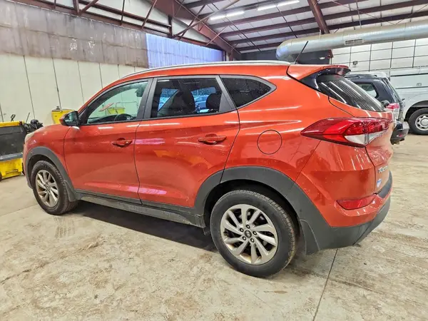 KM8J3CA43GU208239 2016 HYUNDAI TUCSON - Image 2