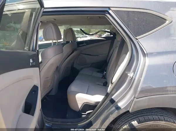 KM8J3CA43GU217071 2016 HYUNDAI TUCSON - Image 8