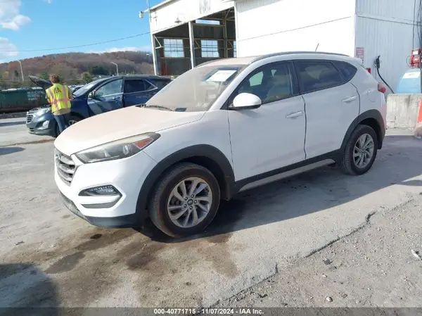 KM8J3CA43HU272993 2017 HYUNDAI TUCSON - Image 2
