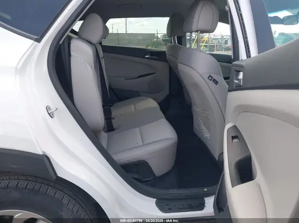 KM8J3CA43HU317883 2017 HYUNDAI TUCSON - Image 8