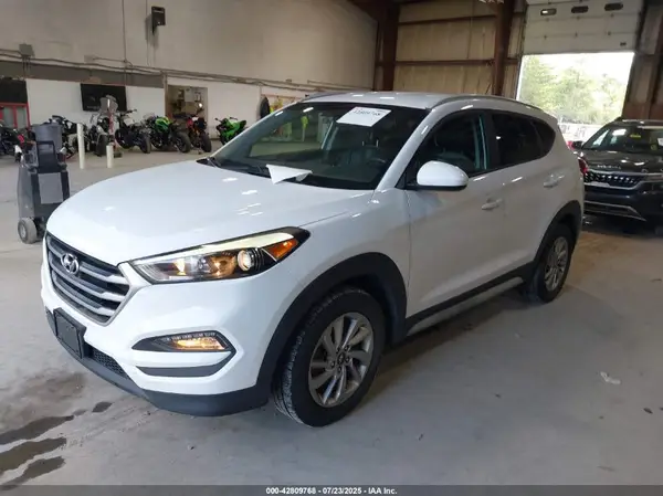 KM8J3CA43HU398304 2017 HYUNDAI TUCSON - Image 2