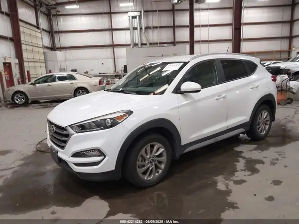 KM8J3CA43HU409818 2017 HYUNDAI TUCSON - Image 2