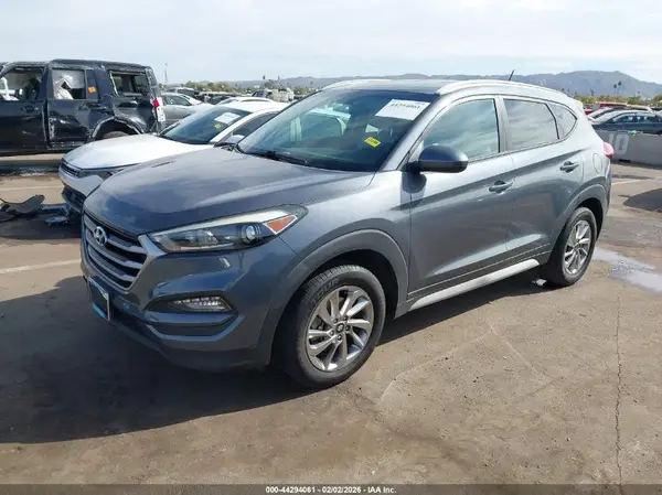 KM8J3CA43HU449011 2017 HYUNDAI TUCSON - Image 2
