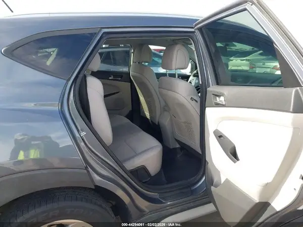 KM8J3CA43HU449011 2017 HYUNDAI TUCSON - Image 8