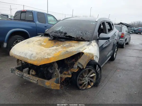 KM8J3CA43HU467198 2017 HYUNDAI TUCSON - Image 2