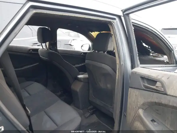 KM8J3CA43HU467198 2017 HYUNDAI TUCSON - Image 8