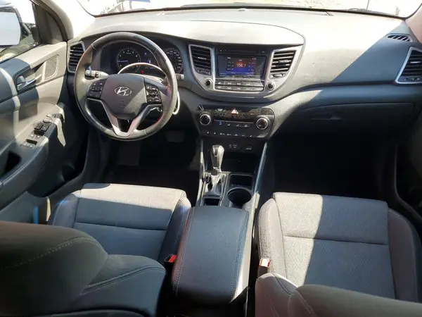 KM8J3CA43HU527805 2017 HYUNDAI TUCSON - Image 8