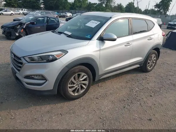 KM8J3CA43HU529103 2017 HYUNDAI TUCSON - Image 2