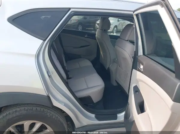 KM8J3CA43HU529103 2017 HYUNDAI TUCSON - Image 8