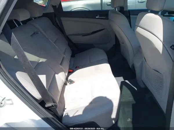 KM8J3CA43HU566474 2017 HYUNDAI TUCSON - Image 8