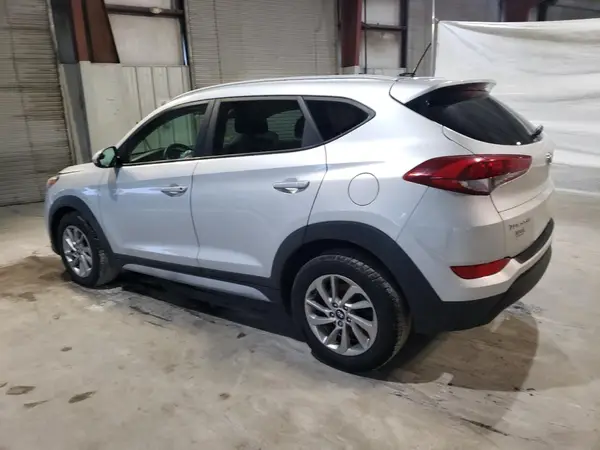 KM8J3CA43HU588586 2017 HYUNDAI TUCSON - Image 2