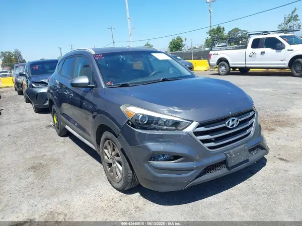 KM8J3CA43JU596919 2018 HYUNDAI TUCSON - Image 1