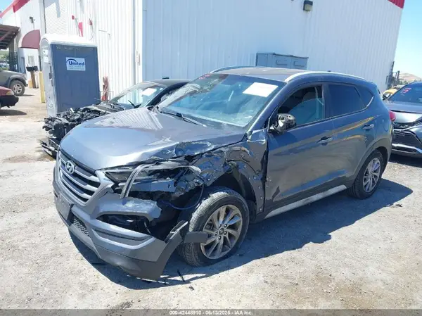 KM8J3CA43JU596919 2018 HYUNDAI TUCSON - Image 2