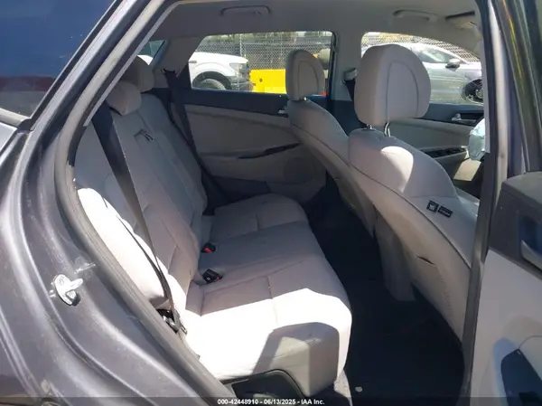 KM8J3CA43JU596919 2018 HYUNDAI TUCSON - Image 8