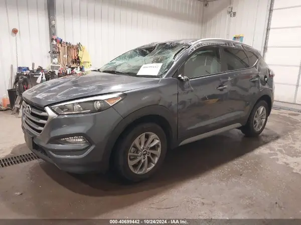 KM8J3CA43JU599321 2018 HYUNDAI TUCSON - Image 2