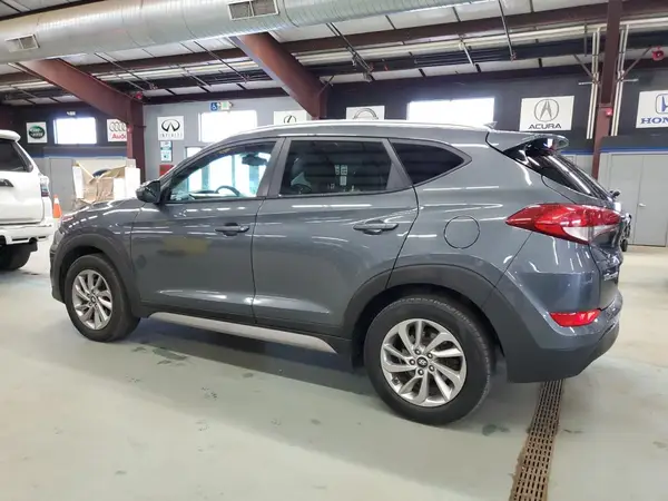 KM8J3CA43JU603089 2018 HYUNDAI TUCSON - Image 2