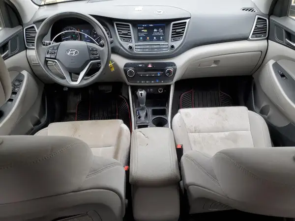 KM8J3CA43JU607482 2018 HYUNDAI TUCSON - Image 8