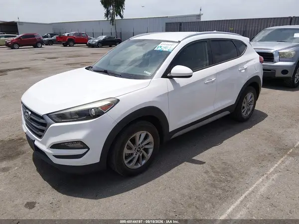 KM8J3CA43JU607871 2018 HYUNDAI TUCSON - Image 2