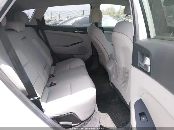 KM8J3CA43JU607871 2018 HYUNDAI TUCSON - Image 8