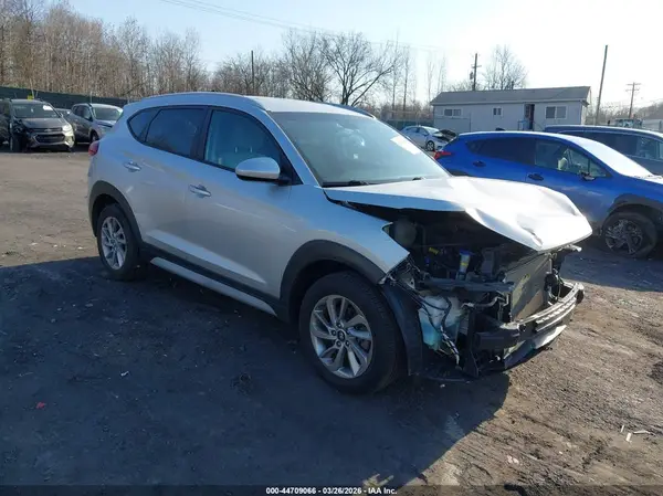 KM8J3CA43JU608082 2018 HYUNDAI TUCSON - Image 1
