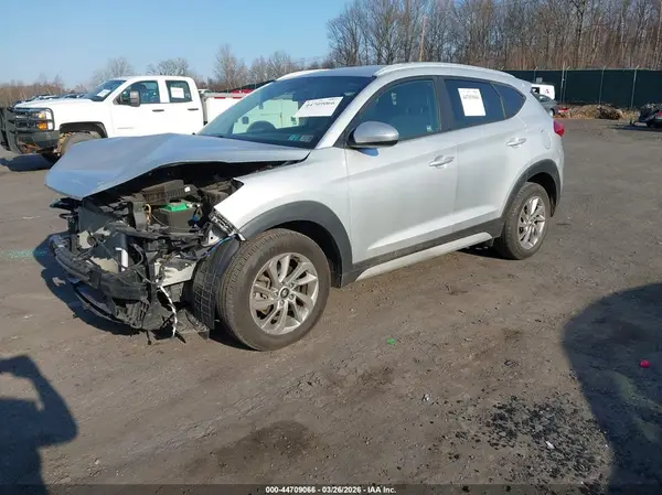 KM8J3CA43JU608082 2018 HYUNDAI TUCSON - Image 2