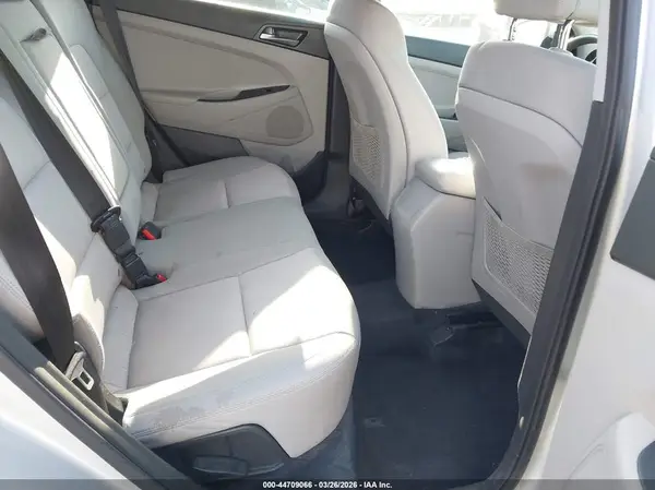 KM8J3CA43JU608082 2018 HYUNDAI TUCSON - Image 8
