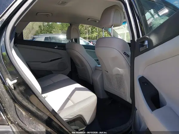 KM8J3CA43JU609426 2018 HYUNDAI TUCSON - Image 8