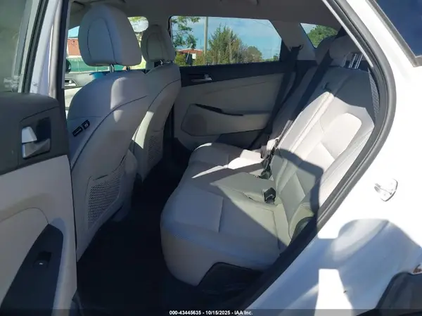 KM8J3CA43JU612228 2018 HYUNDAI TUCSON - Image 8