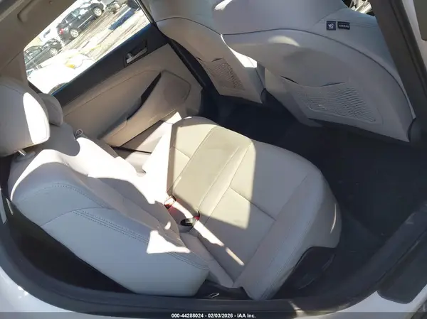 KM8J3CA43JU615596 2018 HYUNDAI TUCSON - Image 8