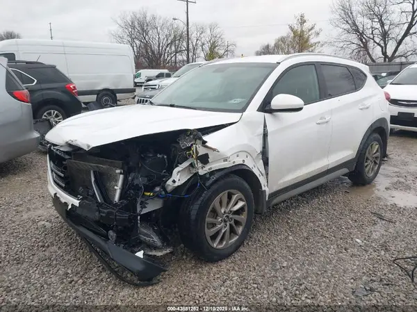 KM8J3CA43JU619020 2018 HYUNDAI TUCSON - Image 2