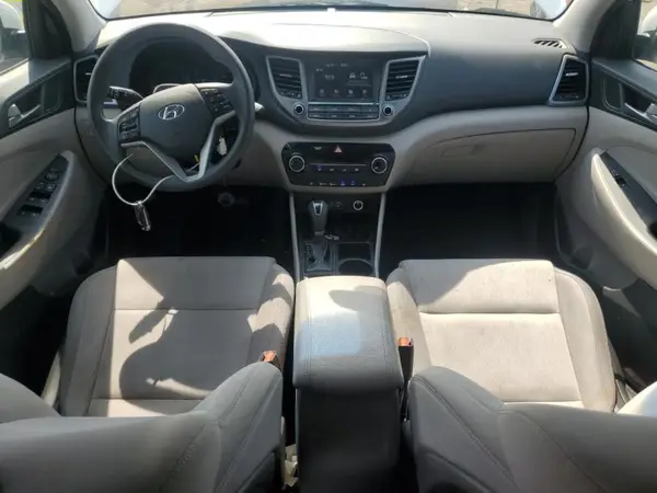 KM8J3CA43JU623200 2018 HYUNDAI TUCSON - Image 8
