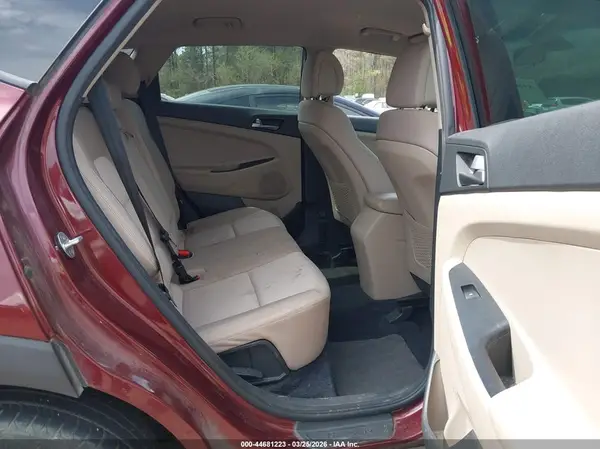 KM8J3CA43JU625769 2018 HYUNDAI TUCSON - Image 8
