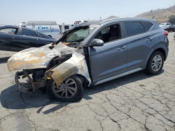 KM8J3CA43JU626033 2018 HYUNDAI TUCSON - Image 1