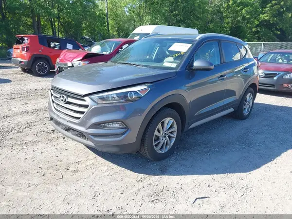 KM8J3CA43JU632155 2018 HYUNDAI TUCSON - Image 2