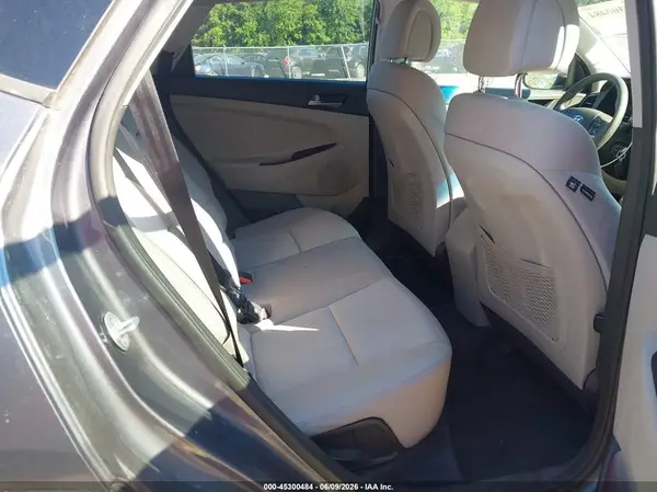 KM8J3CA43JU632155 2018 HYUNDAI TUCSON - Image 8