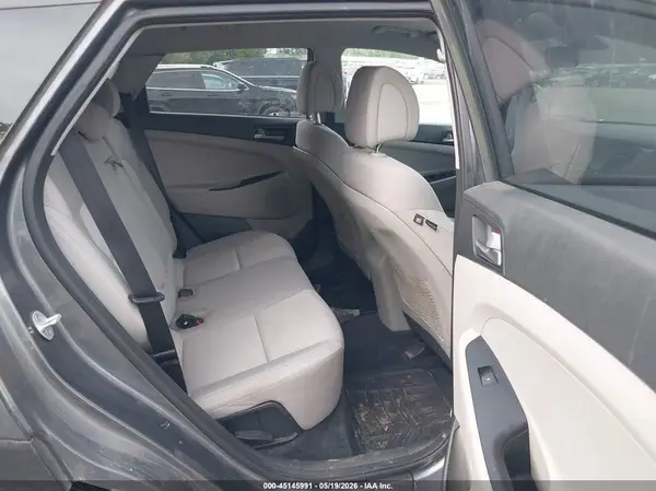 KM8J3CA43JU637789 2018 HYUNDAI TUCSON - Image 8