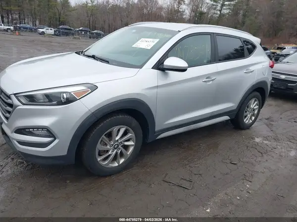 KM8J3CA43JU649439 2018 HYUNDAI TUCSON - Image 2