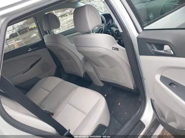KM8J3CA43JU649439 2018 HYUNDAI TUCSON - Image 8