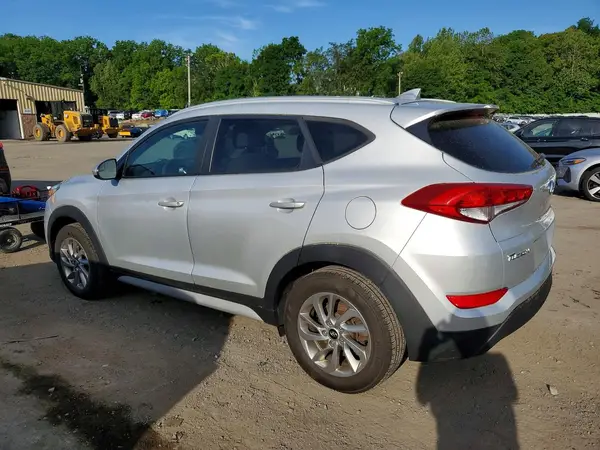 KM8J3CA43JU651174 2018 HYUNDAI TUCSON - Image 2